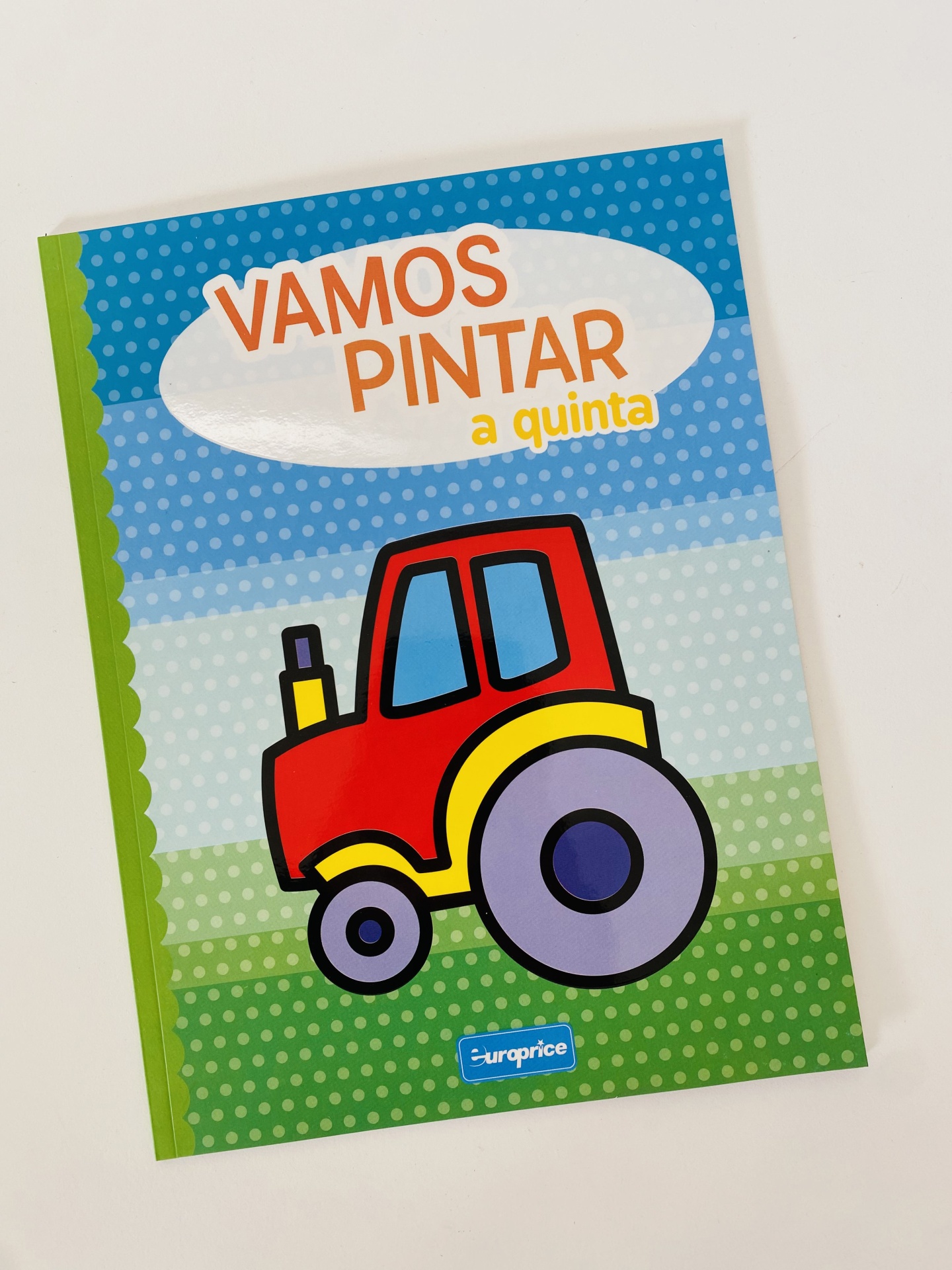 Capa de livro infantil com desenho de tractor e texto Vamos Pintar a Quinta