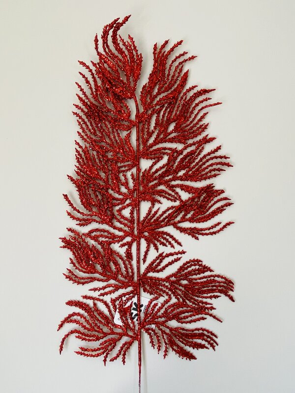 Ramo decorativo vermelho com glitter em formato de folhas