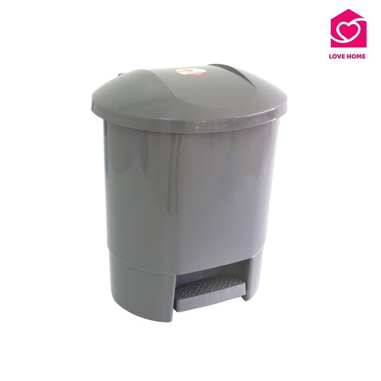 Lixeira cinzenta de plástico com tampa e pedal para abrir