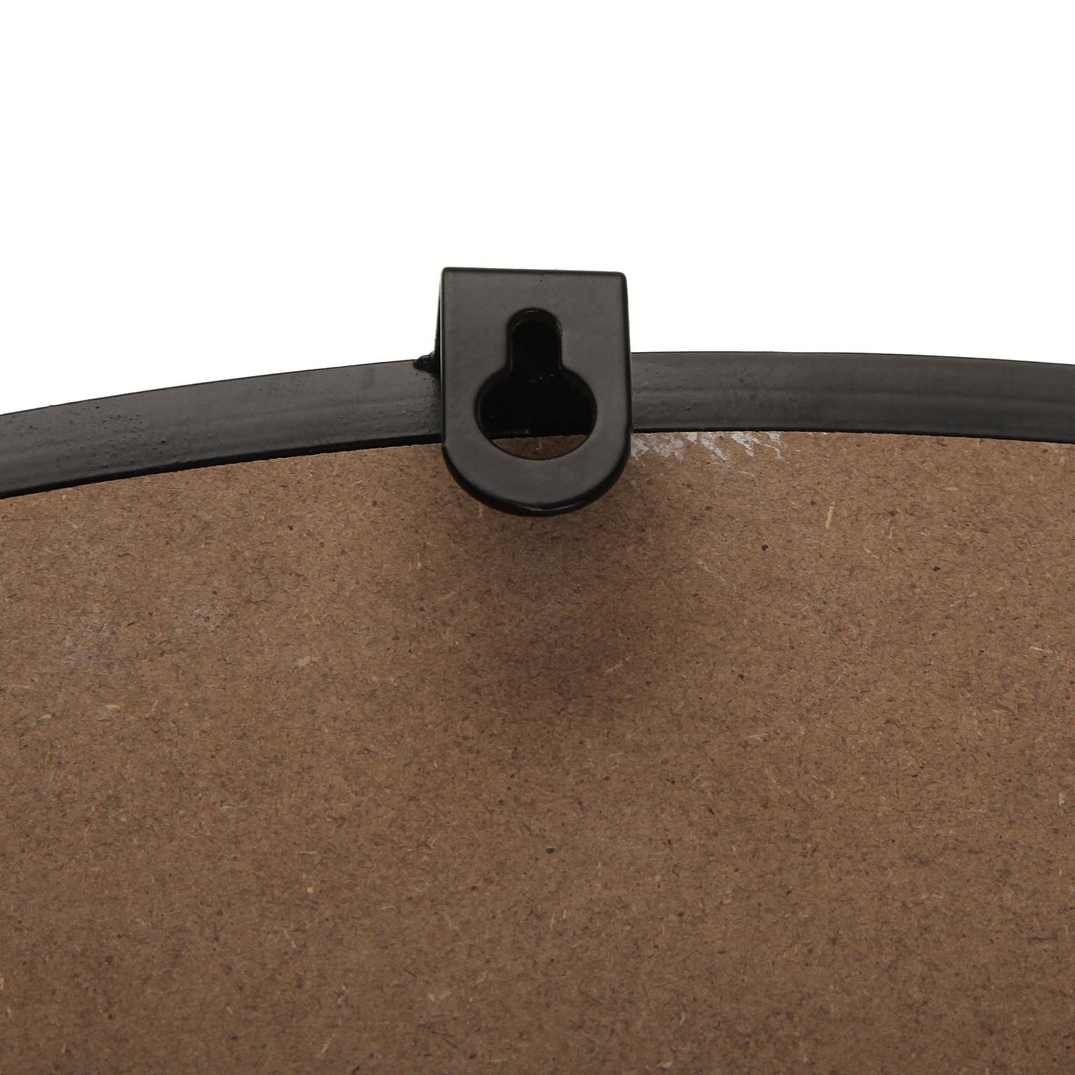 Parte traseira de espelho com moldura preta e gancho de plástico