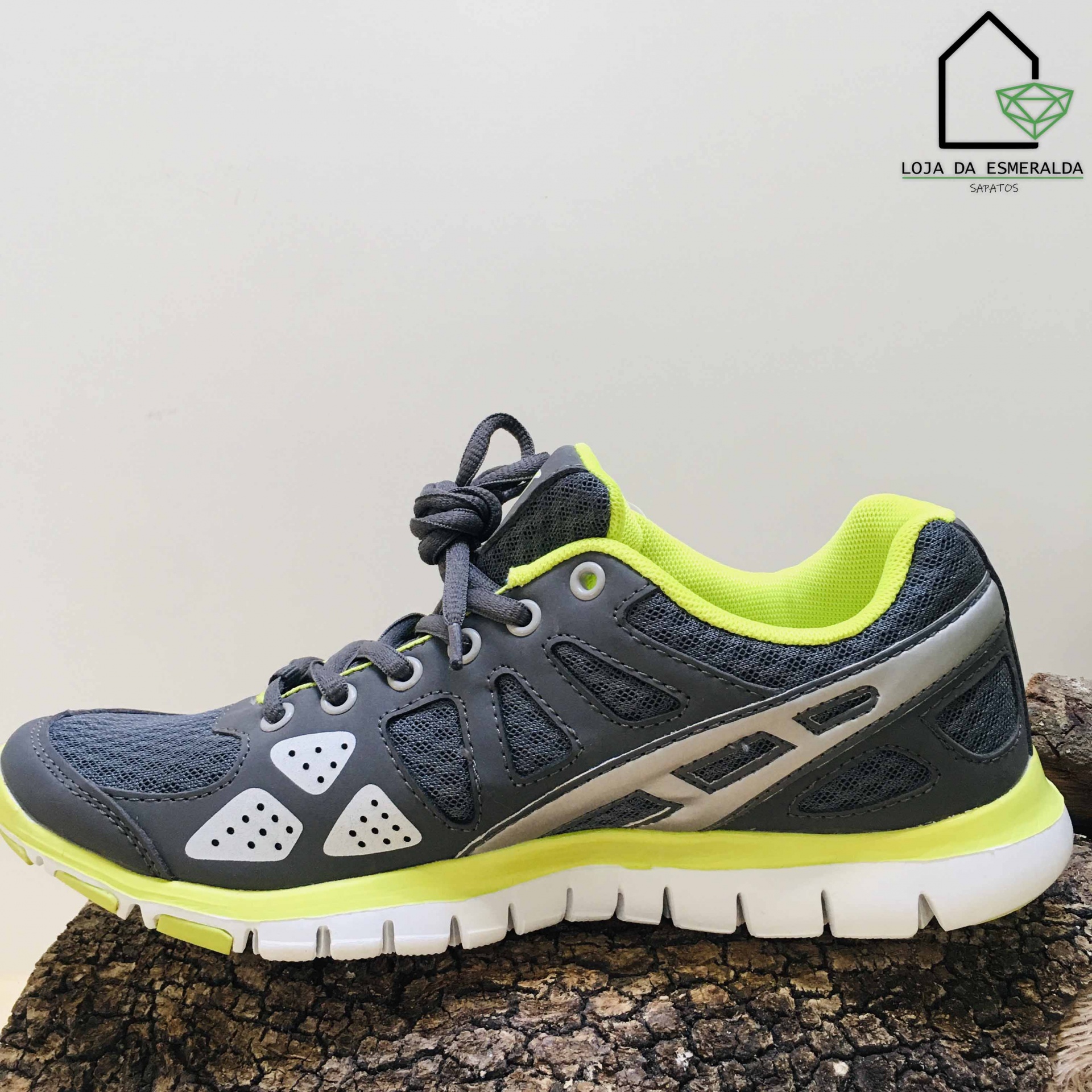 Ténis desporto cinzento e verde fluorescente com logótipo Loja da Esmeralda