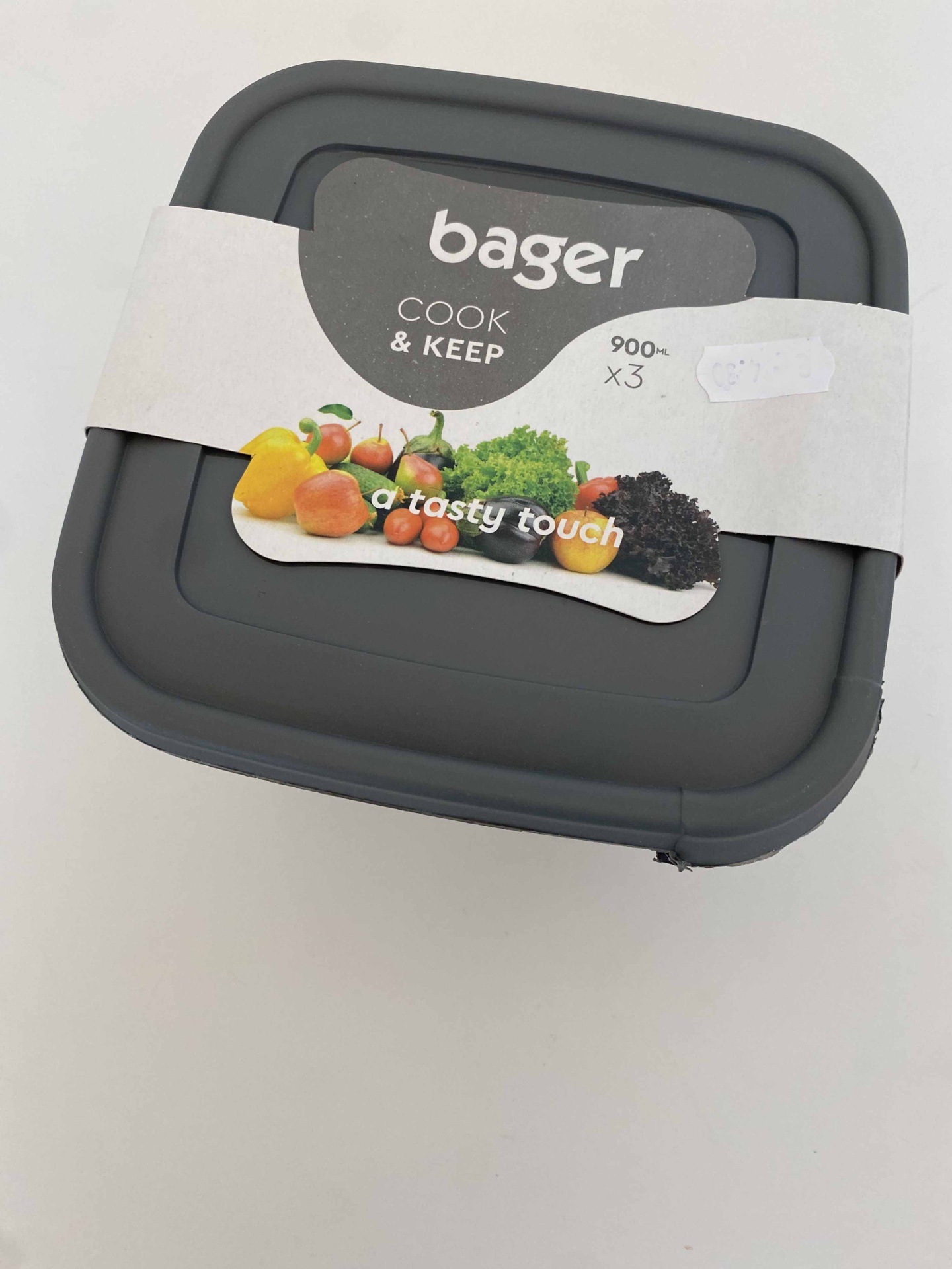 Caixa de armazenamento alimentar cinzenta com etiqueta branca e legumes coloridos impressos