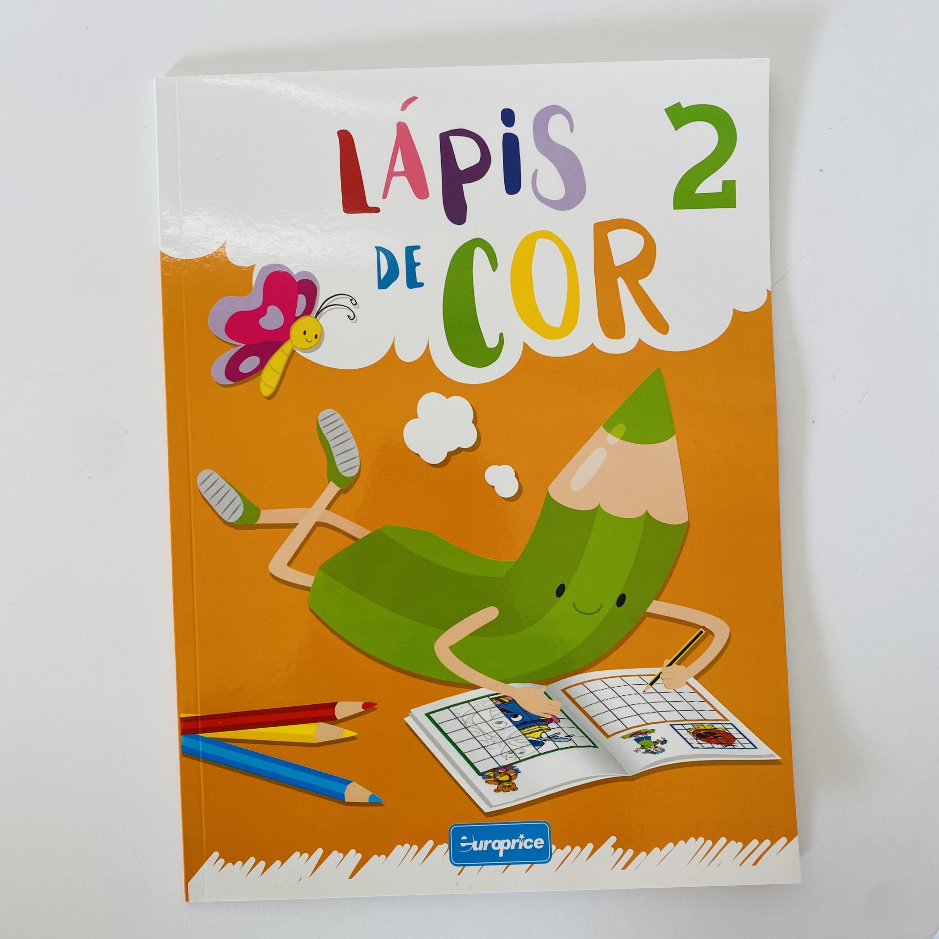 Capa de livro infantil colorido com lápis verde desenhado e texto LÁPIS DE COR 2