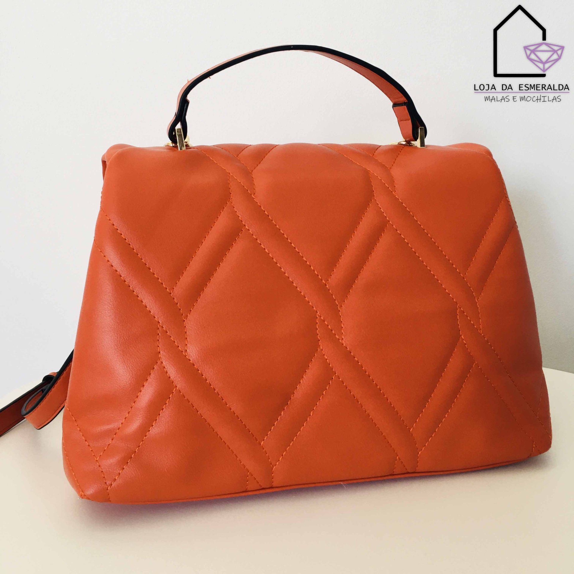 Mala de senhora laranja com padrão geométrico e alça rígida