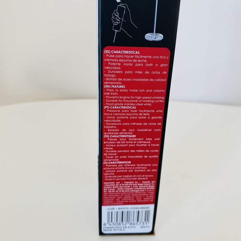 Embalagem de batedor elétrico com texto descritivo e código de barras