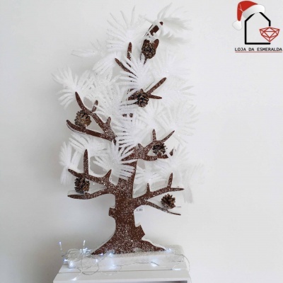 Árvore de Natal decorativa branca e castanha com pinhas