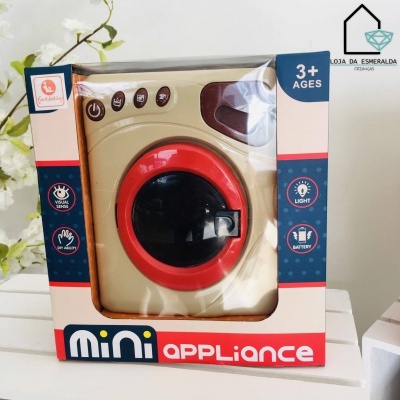 Brinquedo mini máquina de lavar roupa na embalagem
