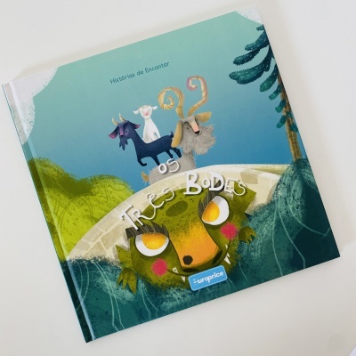 Capa de livro infantil 'Tres Bodes' com ilustração de três bodes sobre uma ponte