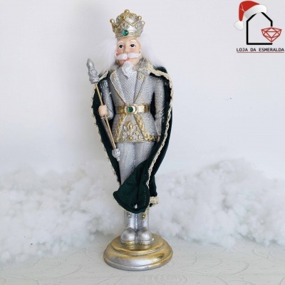 Figura decorativa de rei com manto negro e coroa dourada