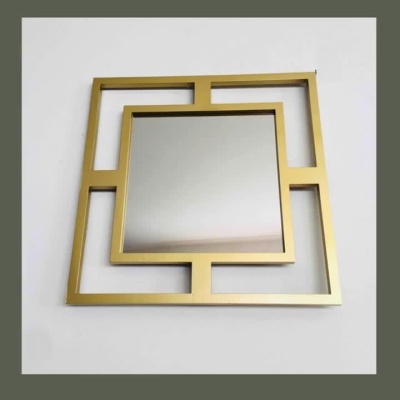 🪞 Espelho Decorativo Quadrado Dourado com Recortes