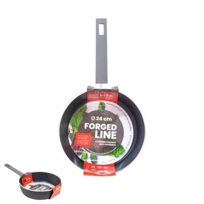 Frigideira preta de 24 cm com cabo cinzento e embalagem com texto