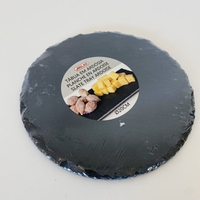 Tábua redonda de ardósia preta com etiqueta no centro