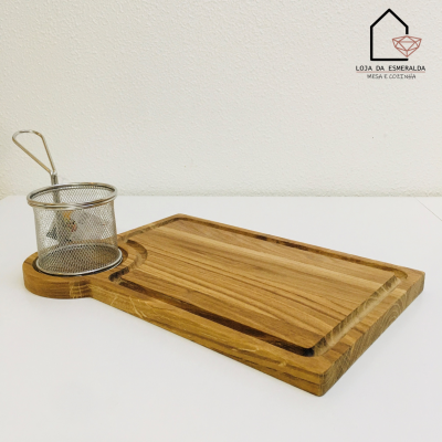 Tabuleiro de madeira com suporte metálico para alimentos