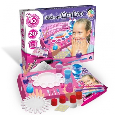 Kit de manicure infantil com caixa roxa e rosa e vários acessórios para manicure.