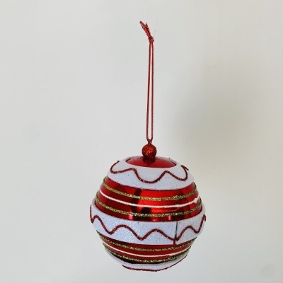 Bola de Natal pendente redonda com riscas vermelhas, brancas e douradas