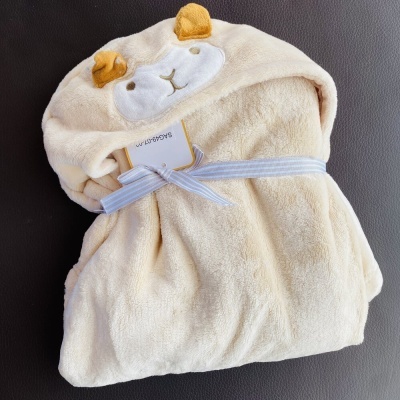 Roupão de bebé creme com capuz com rosto de ovelha e fita azul