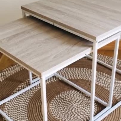 Conjunto de Mesas de Apoio em Madeira e Metal – Design Moderno e Funcional