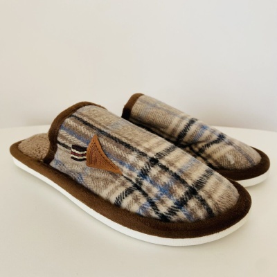 Chinelos masculinos xadrez bege azul castanho com bordas castanhas e sola branca