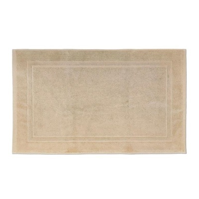 Tapete retangular bege com padrão em relevo nas bordas