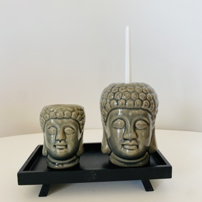 Conjunto cerâmico cabeça de Buda cinza em bandeja preta