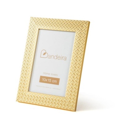 Moldura fotográfica dourada para foto 10x15 cm com padrão texturizado