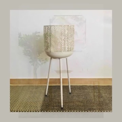 🌿 Suporte Decorativo Floreira com Vaso Recortado em Metal