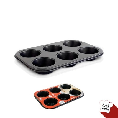 Tabuleiro metálico para 6 muffins cinza escuro com etiqueta vermelha e texto 'let's bake'.