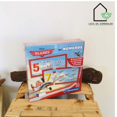 Jogo educativo Disney Planes Os Números em caixa colorida sobre suporte de madeira