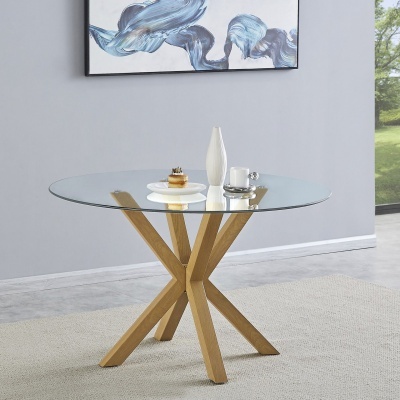 Mesa redonda de vidro com base de madeira em sala moderna