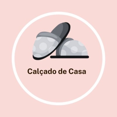 Chinelos cinzentos com bolinhas brancas e texto Calçado de Casa