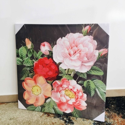 Quadro com estampa de flores coloridas em fundo preto