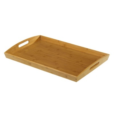 Tabuleiro de madeira retangular com pegas laterais