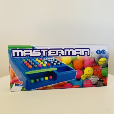 Caixa do jogo de tabuleiro Masterman com bolinhas coloridas