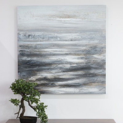 quadro abstrato cinza branco preto pendurado em parede branca com planta bonsai em mesa