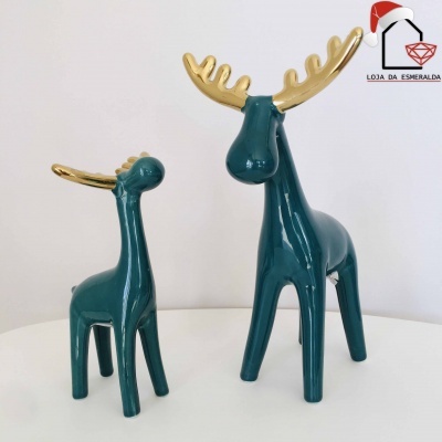 Esculturas de renas em cerâmica verde escuro com galhadas douradas