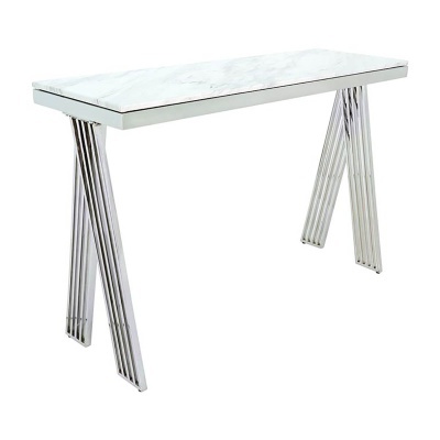 Mesa de consola com tampo branco marmoreado e pernas cromadas