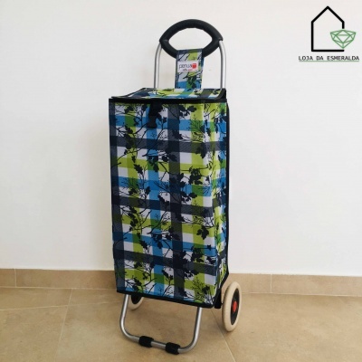 Carrinho de compras em tecido xadrez verde e azul com estrutura metálica e rodas