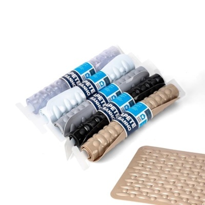 Conjunto de tapetes para banho em várias cores com textura acolchoada e embalagem transparente