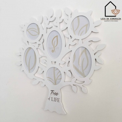 Moldura branca em forma de árvore da vida com cinco espaços para fotos e texto 'Tree of LIFE' na base
