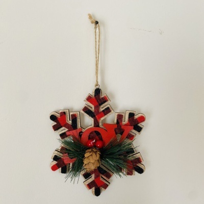 Enfeite de Natal floco de neve xadrez com pinha e decoração vermelha