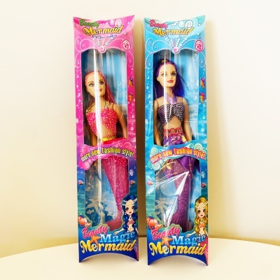 Duas bonecas de sereia em embalagens coloridas com textos Beauty Magic Mermaid