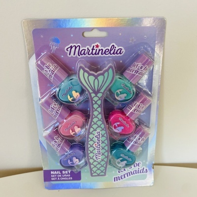 Conjunto de vernizes e lima de unhas Martinelia com tema de sereias em embalagem holográfica