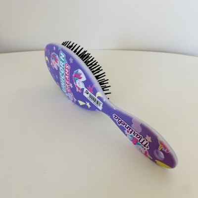 Escova de cabelo infantil roxa com desenhos de unicórnio