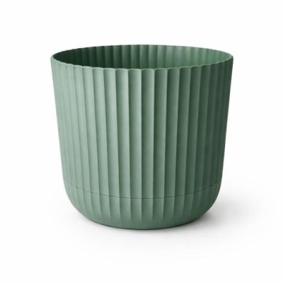 Vaso verde com textura canelada vertical