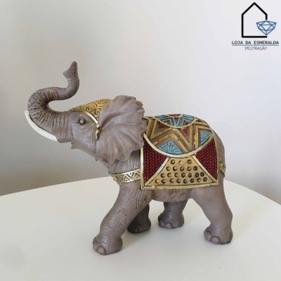 Elefante decorativo cinzento com manta colorida geométrica