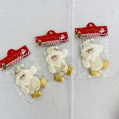 Três decorações de Natal em forma de Papai Noel embaladas a 3