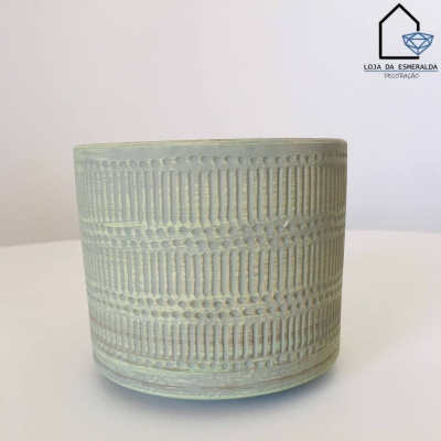 Vaso cinza claro texturizado com padrão em relevo