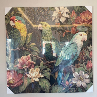 Quadro com três papagaios e flores coloridas