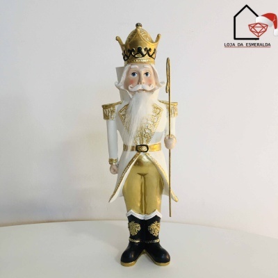 Figura decorativa de soldado biscoito branco e dourado com coroa e bastão
