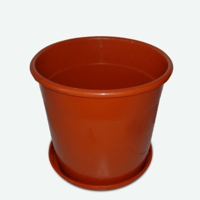 Vaso de plástico terracota com prato de suporte